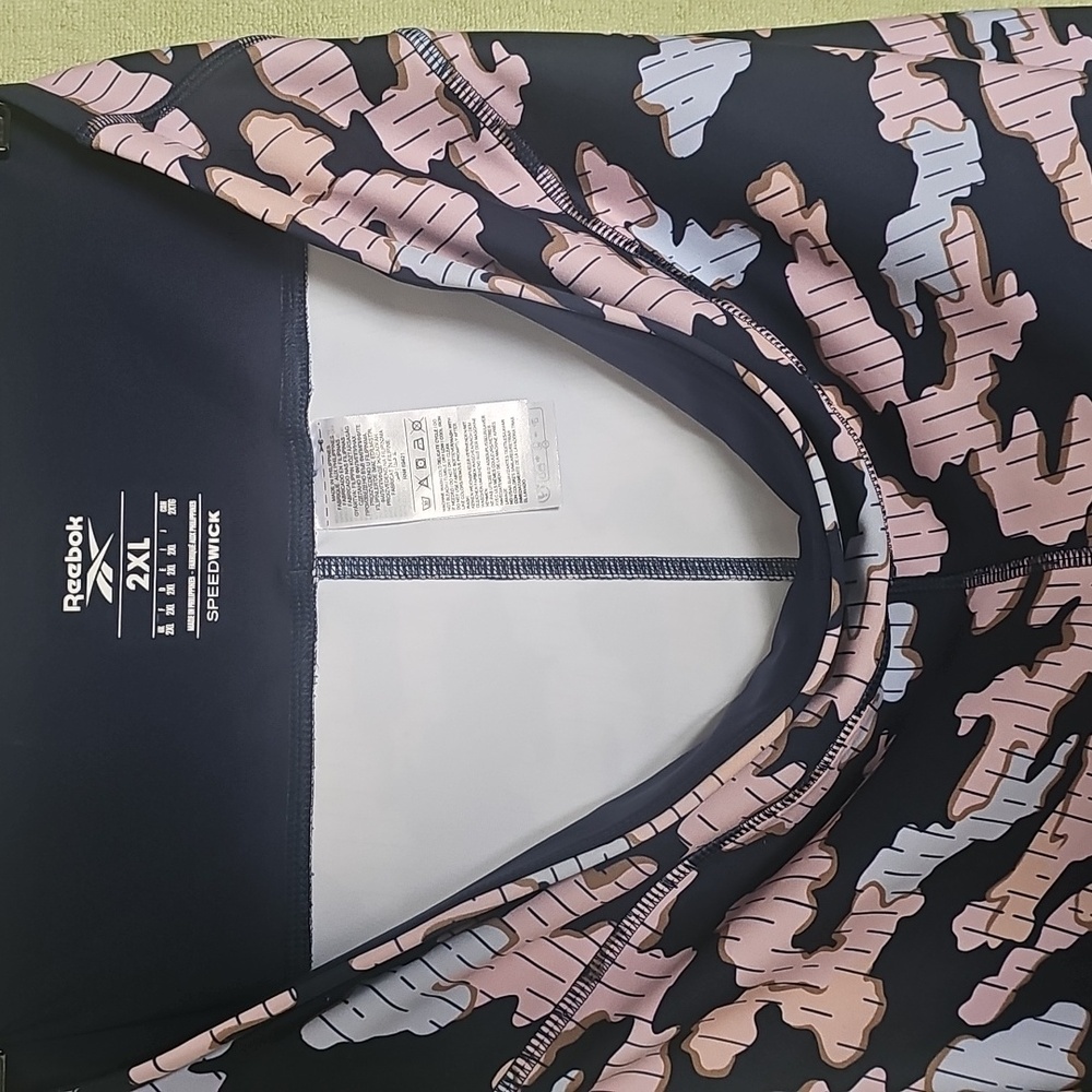 Reebok‎ Navy and Pink Camo Leggings